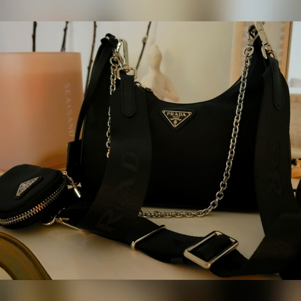 Prada Re-Edition 2005 Shoulder bag